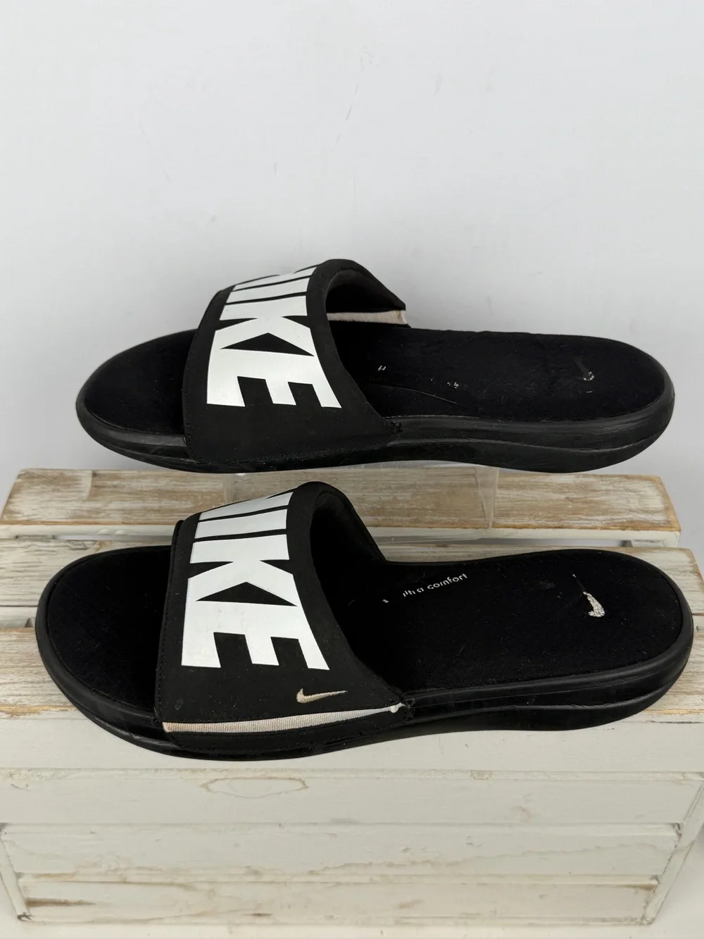 Nike Ultra Comfort 3 slide sandals white Nike logo on the strap Size 10